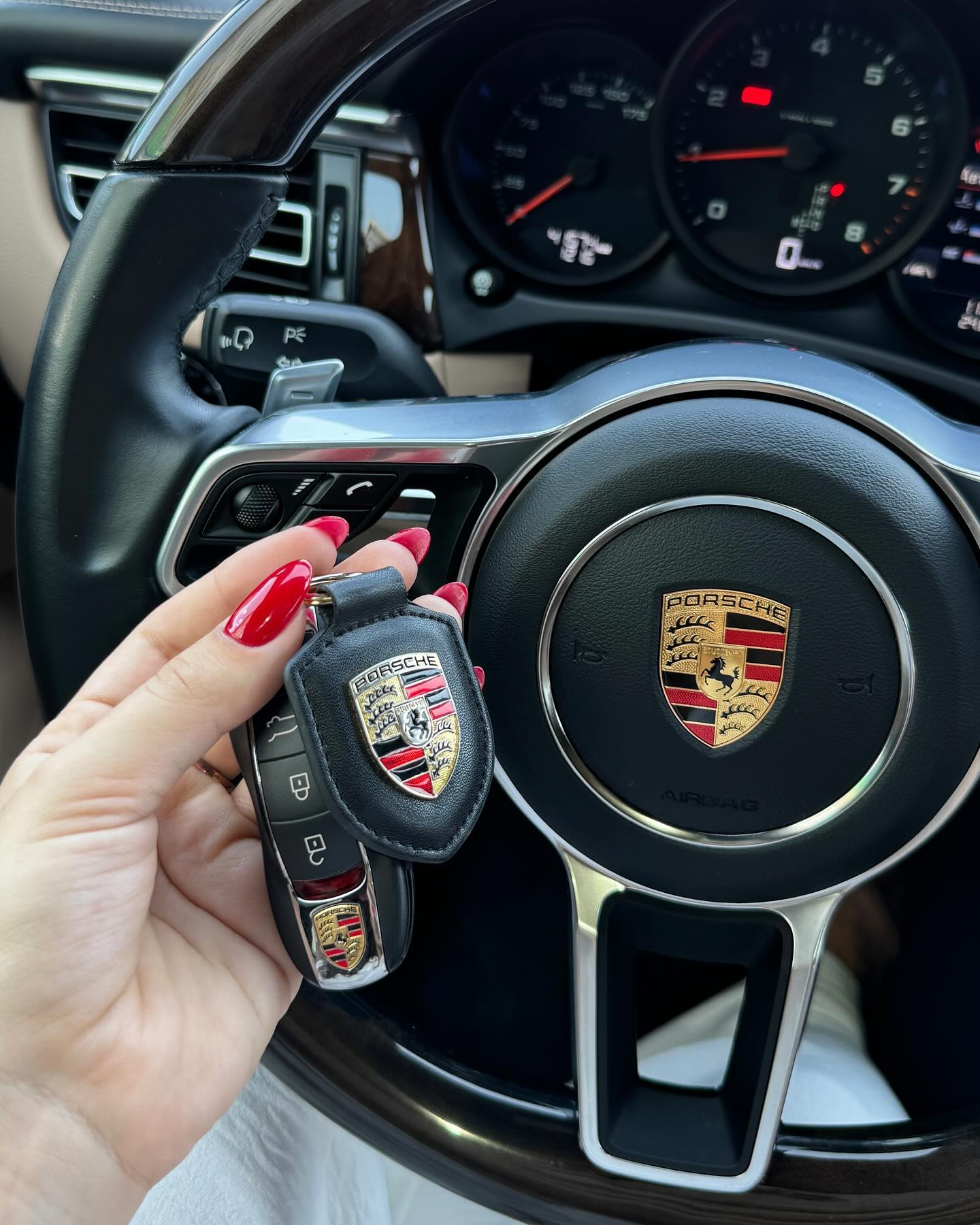 Украинская певица похвасталась новой машиной за 2 миллиона: &quot;Еще одно исполненное желание&quot;